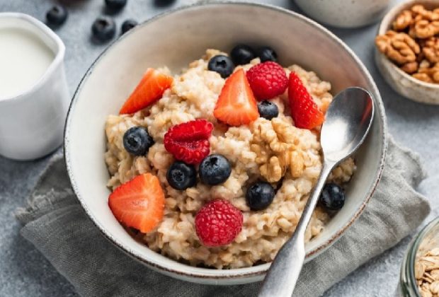 The Nutritionist-Explained Benefits of Oatmeal
