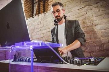 5 Tips for Choosing the Perfect DJ for Your Corporate Function